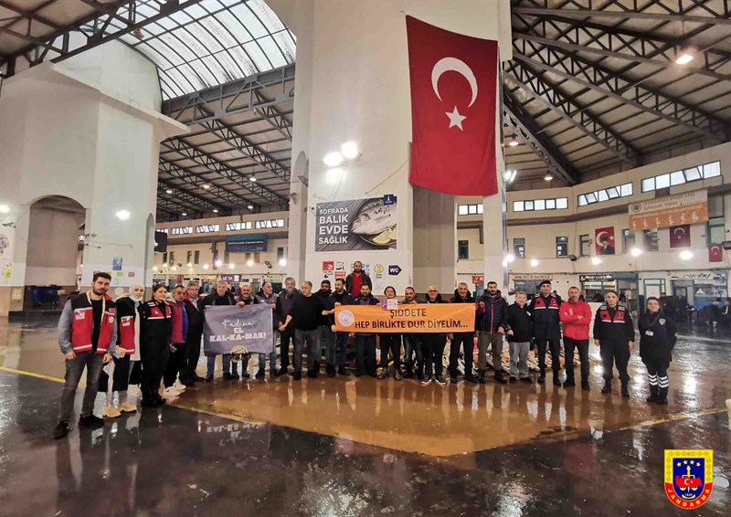 İzmir İl Jandarma Komutanlığı Erkek Vatandaşlara Yönelik "Kadına El Kalkamaz" Eğitiminin Verilmesi.  01.12.2022