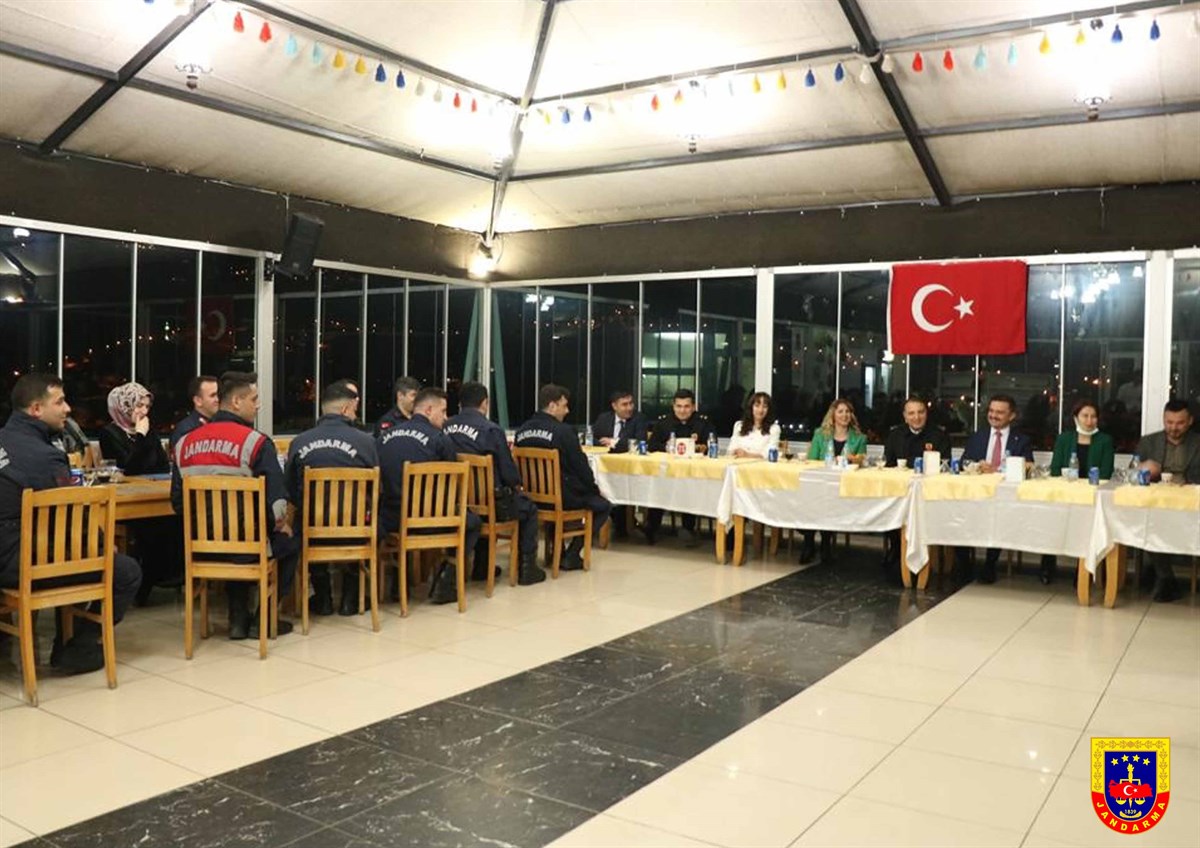  Kiraz İlçesi Belediye Başkanı Saliha ÖZÇINAR'ın Düzenlemiş Olduğu İftar Programına İzmir İl Jandarma Komutanı Tuğgeneral Hüseyin Hilmi ATABAY'ın Katılımı  12.04.2022