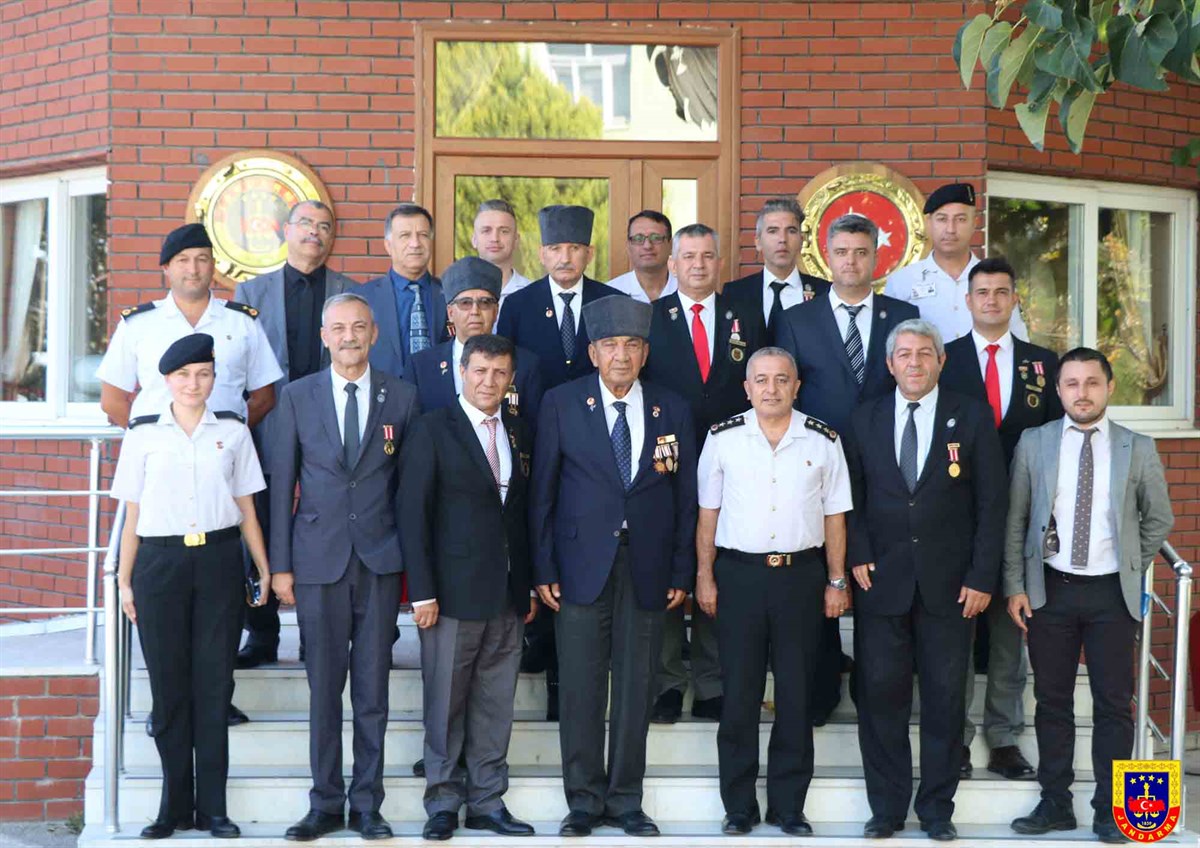 19 Eylül Gaziler Günü Münasebetiyle İzmir Gazi Dernek Başkanları ve Üyelerinin İl Jandarma Komutanlığını Ziyareti  21.09.2022