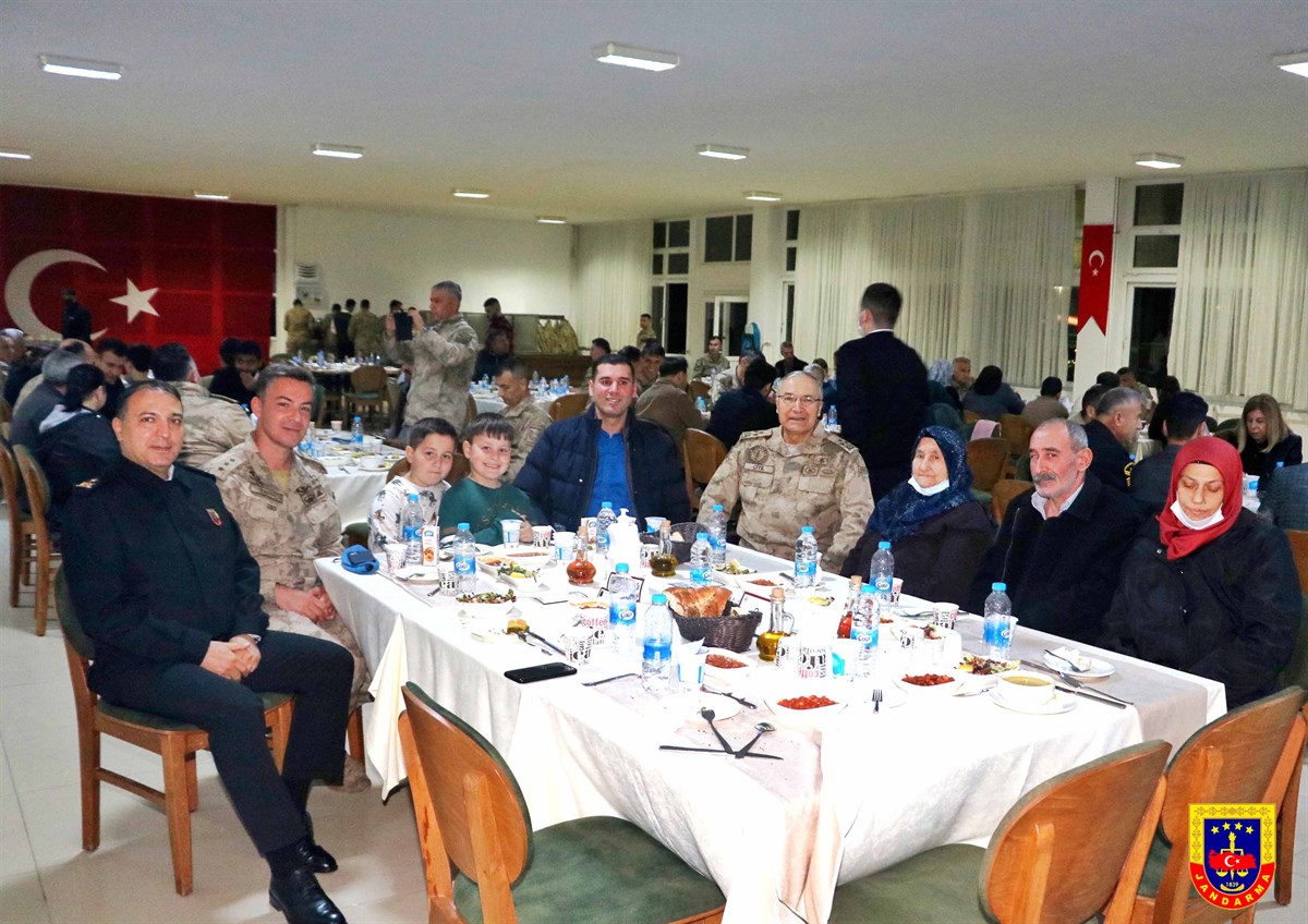 Bornova Jandarma Komando Tugay Komutanlığında Şehit ve Gazi Aileleri İçin  Düzenlenen  İftar Yemeği   19.04.2022