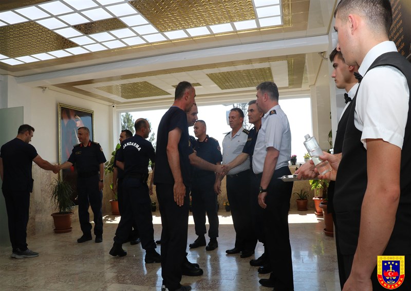 İL JANDARMA KOMUTANI TÜMGENERAL METİN DÜZ'ÜN PERSONEL İLE BAYRAMLAŞMASI