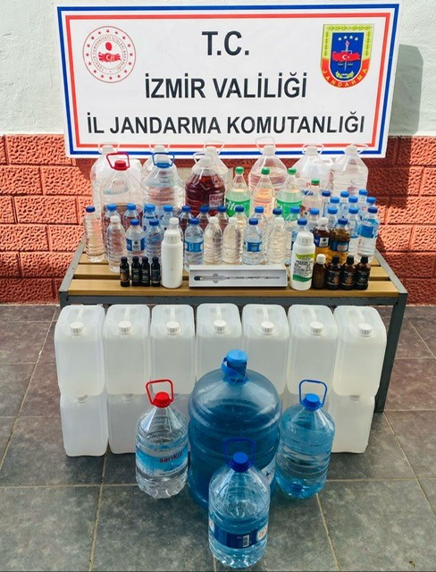 İzmir'de  Piyasa Değeri 2.400.000.00 TL Olan Kaçak Alkol Ele Geçirildi